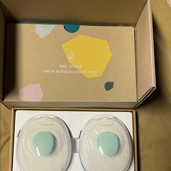 Wearable Breast Pump with Clear and Mint Design - Picture 3 of 13